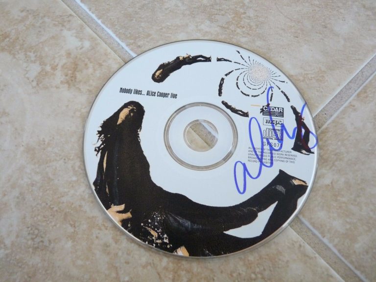 ALICE COOPER NOBODY LIKES LIVE AUTOGRAPHED SIGNED CD SINGLE PSA GUARANTEED COLLECTIBLE MEMORABILIA