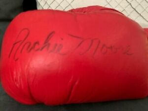 ARCHIE MOORE HAND SIGNED EVERLAST BOXING GLOVE BOXING HALL OF FAME JSA COLLECTIBLE MEMORABILIA