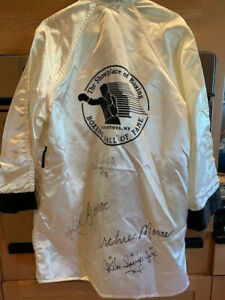 ARCHIE MOORE+KID GAVILAN+ARGUELLO+SPINKS SIGNED HOF BOXING ROBE RARE JSA COLLECTIBLE MEMORABILIA