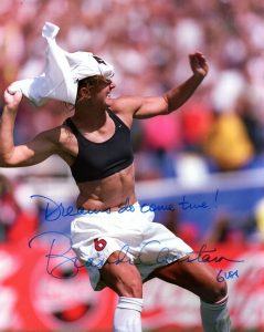 BRANDI CHASTAIN HAND SIGNED 8×10 COLOR PHOTO+COA ICONIC WORLD CUP CELEBRATION COLLECTIBLE MEMORABILIA
