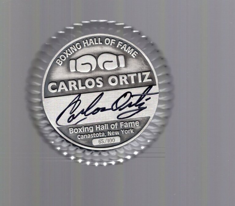 CARLOS ORTIZ HAND SIGNED BOXING HOF PAPERWEIGHT+COA VERY RARE 65/100 COLLECTIBLE MEMORABILIA