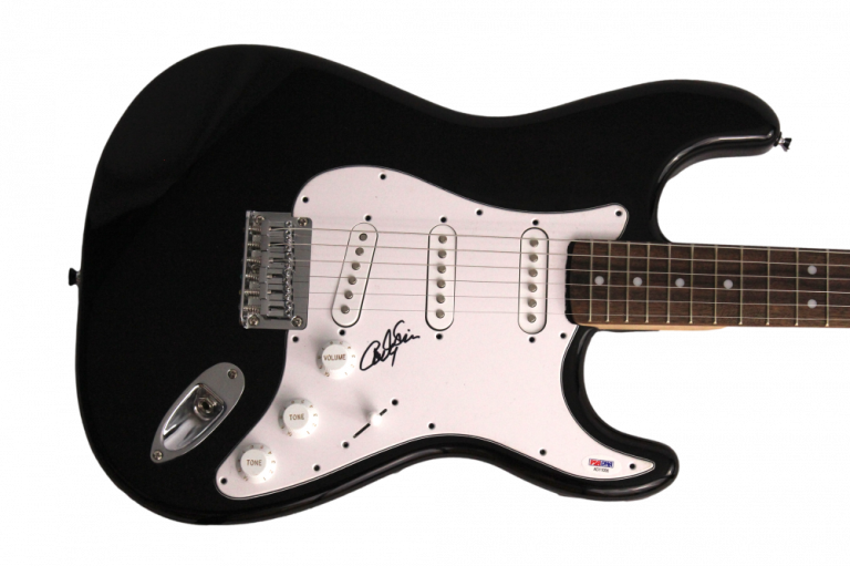CARLY SIMON SIGNED AUTOGRAPH FULL SIZE B FENDER ELECTRIC GUITAR NO SECRETS – PSA COLLECTIBLE MEMORABILIA