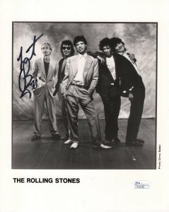 CHARLIE WATTS HAND SIGNED 8×10 PHOTO ROLLING STONES GROUP PHOTO JSA COLLECTIBLE MEMORABILIA