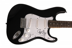 CHRIS MARTIN SIGNED AUTOGRAPH FULL SIZE B FENDER ELECTRIC GUITAR – COLDPLAY BAS COLLECTIBLE MEMORABILIA