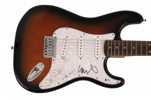 CHRIS MARTIN SIGNED AUTOGRAPH FULL SIZE FENDER ELECTRIC GUITAR – COLDPLAY BAS COLLECTIBLE MEMORABILIA