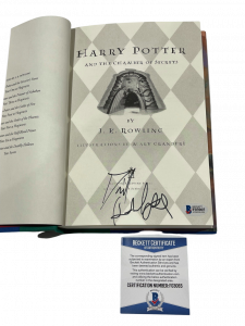DANIEL RADCLIFFE SIGNED HARRY POTTER AND THE CHAMBER OF SECRETS BOOK BECKETT F COLLECTIBLE MEMORABILIA