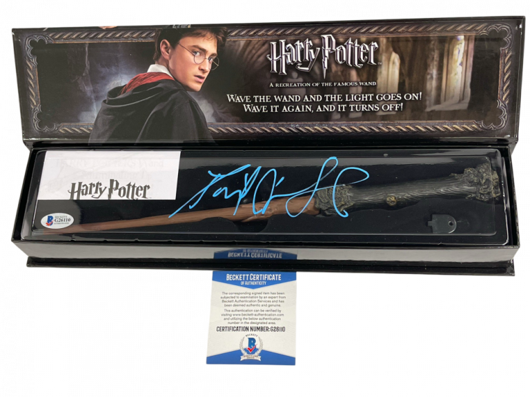 DANIEL RADCLIFFE SIGNED HARRY POTTER ILLUMINATING WAND AUTOGRAPH BECKETT COA 11 COLLECTIBLE MEMORABILIA