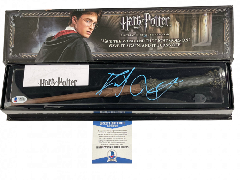 DANIEL RADCLIFFE SIGNED HARRY POTTER ILLUMINATING WAND AUTOGRAPH BECKETT COA 21 COLLECTIBLE MEMORABILIA
