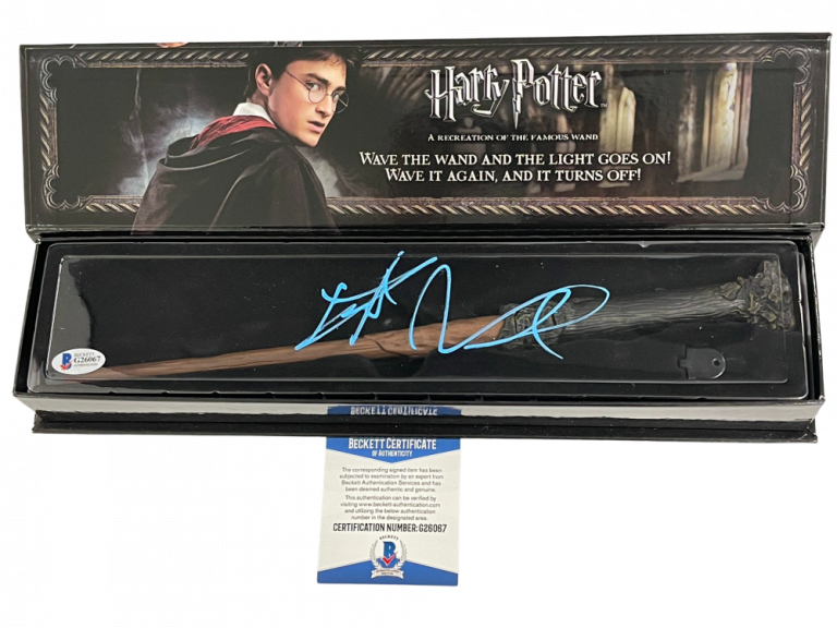 DANIEL RADCLIFFE SIGNED HARRY POTTER ILLUMINATING WAND AUTOGRAPH BECKETT COA 23 COLLECTIBLE MEMORABILIA