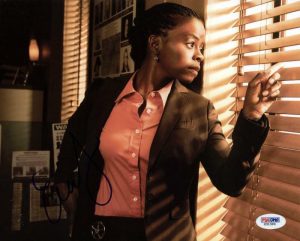ERICA TAZEL JUSTIFIED SIGNED AUTHENTIC 8X10 PHOTO AUTOGRAPHED PSA/DNA #X31396 COLLECTIBLE MEMORABILIA