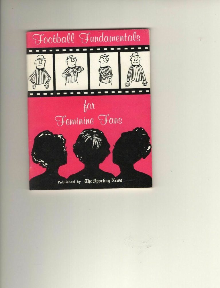 FOOTBALL FUNDAMENTALS FOR FEMININE FANS 1970 VERY RARE PERFECT CONDITION COLLECTIBLE MEMORABILIA