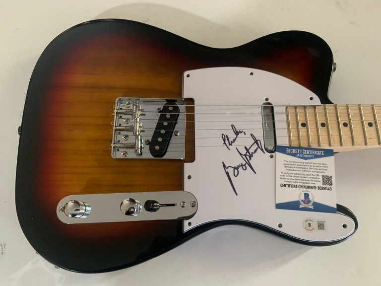 GEORGE STRAIT KING OF COUNTRY?SIGNED AUTOGRAPHED GUITAR BECKETT CERTIFIED COLLECTIBLE MEMORABILIA