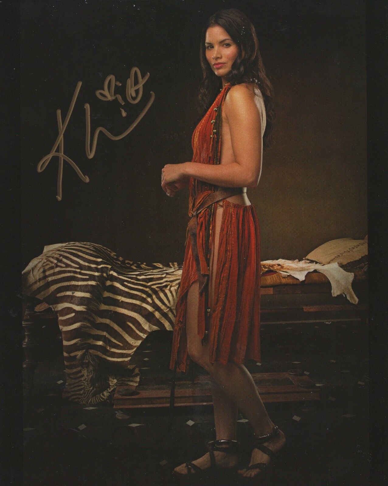 Katrina Law Hand Signed 8x10 Color Photocoa Sexy Pose From Spartacus Autographia 2859