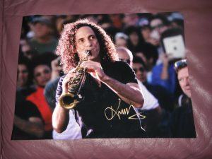 KENNY G SIGNED IN CONCERT 8X10 COLLECTIBLE MEMORABILIA
