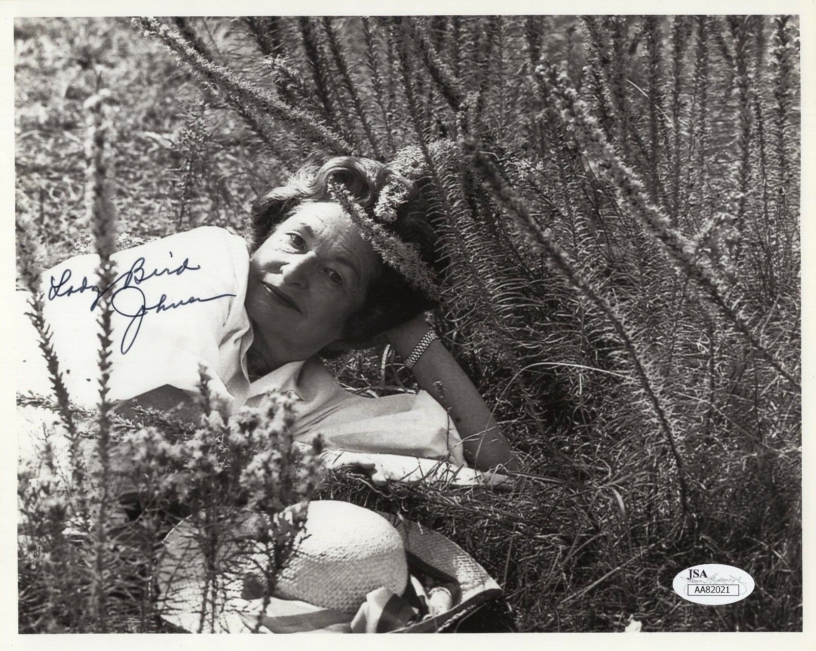 LADY BIRD JOHNSON AUTOGRAPHED 8x10 PHOTO VERY RARE AMAZING POSE JSA   Lady Bird Johnson Autographed 8 215 10 Photo Very Rare Amazing Pose Jsa Autograph Collectible Memorabilia 264017116736 