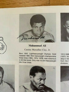MUHAMMAD ALI HAND SIGNED 1990 INAUGURAL INDUCTION HOF PROGRAM RARE JSA COLLECTIBLE MEMORABILIA