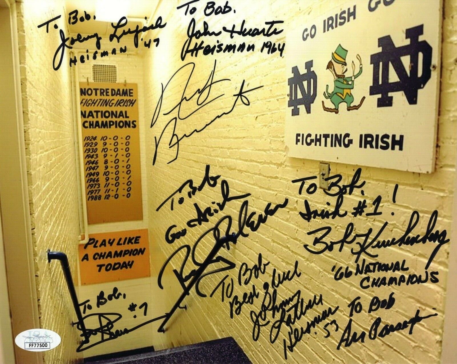 NOTRE DAME HAND SIGNED 8×10 COLOR PHOTO SIGNED BY 8 LEGENDS TO BOB JSA COLLECTIBLE MEMORABILIA