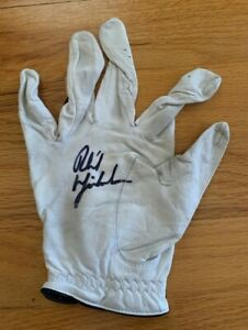 PHIL MICKELSON HAND SIGNED AND USED CALLAWAY GOLF GLOVE VERY RARE JSA COLLECTIBLE MEMORABILIA