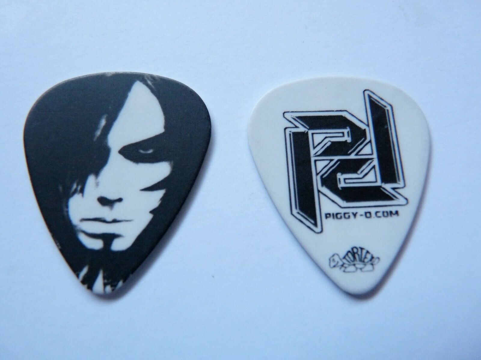 PIGGY D OF MARILYN MANSON ROB ZOMBIE BLACK AND WHITE TOUR ISSUED GUITAR ...