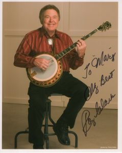 ROY CLARK HAND SIGNED 8×10 COLOR PHOTO+COA GREAT POSE WITH BANJO TO MARY COLLECTIBLE MEMORABILIA