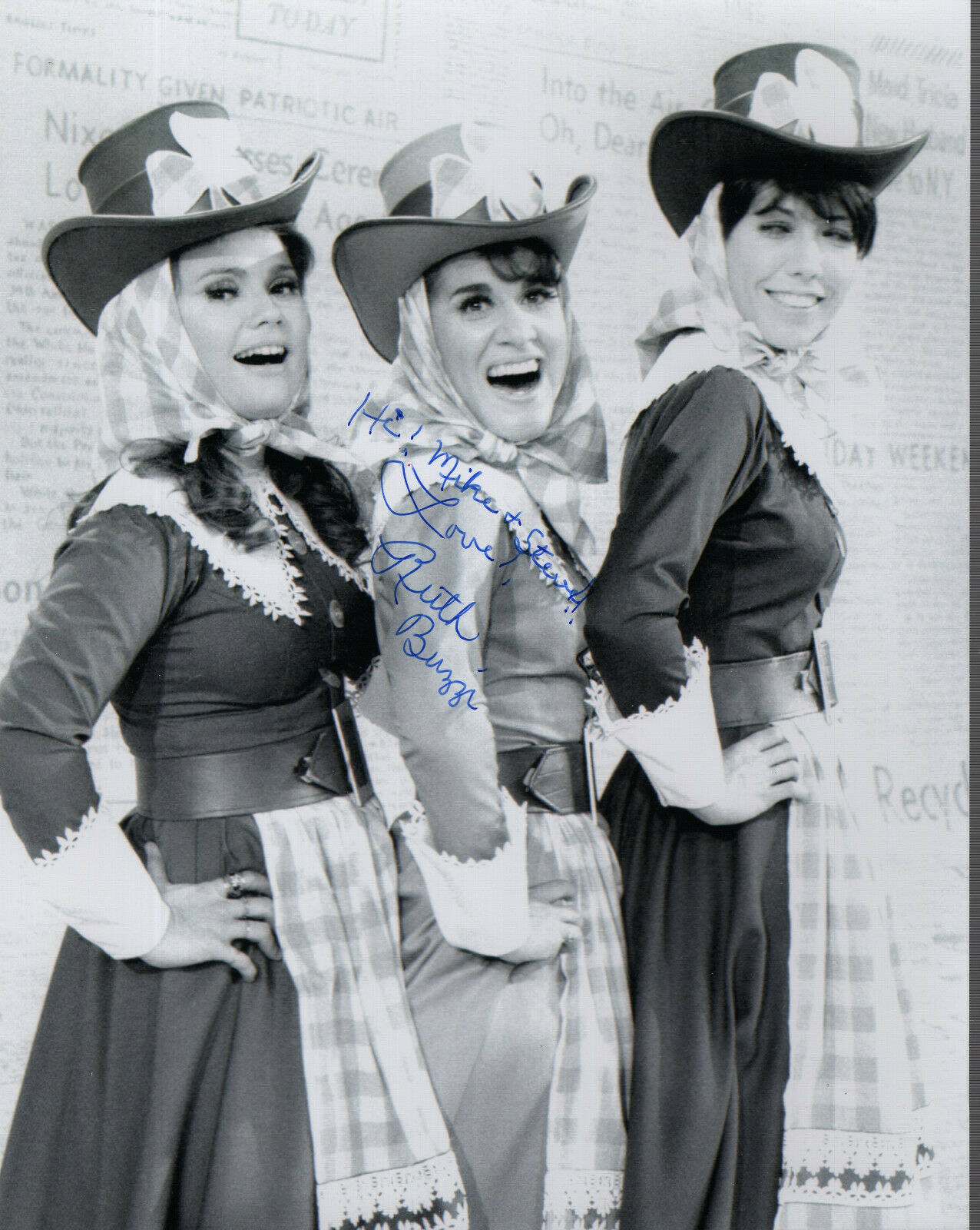 RUTH BUZZI HAND SIGNED 8x10 PHOTO+COA GREAT POSE WITH LILY TOMLIN