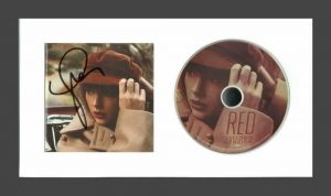 TAYLOR SWIFT SIGNED AUTOGRAPH RED (TAYLOR’S VERSION) FRAMED CD DISPLAY – RARE! COLLECTIBLE MEMORABILIA