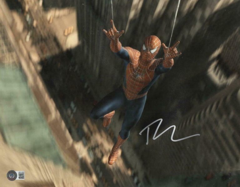 TOBEY MAGUIRE SIGNED 11X14 PHOTO SPIDER-MAN MARVEL AUTOGRAPH BECKETT LOA F COLLECTIBLE MEMORABILIA