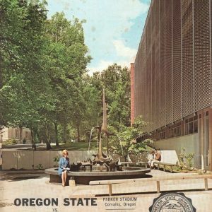 WASHINGTON VS OREGON STATE FOOTBALL GAME PROGRAM 1966 RARE NICE CONDITION