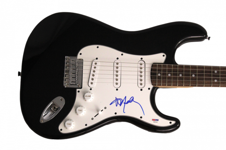 WILLIE NELSON SIGNED AUTOGRAPH FULL SIZE B FENDER ELECTRIC GUITAR – RARE! W/ PSA COLLECTIBLE MEMORABILIA