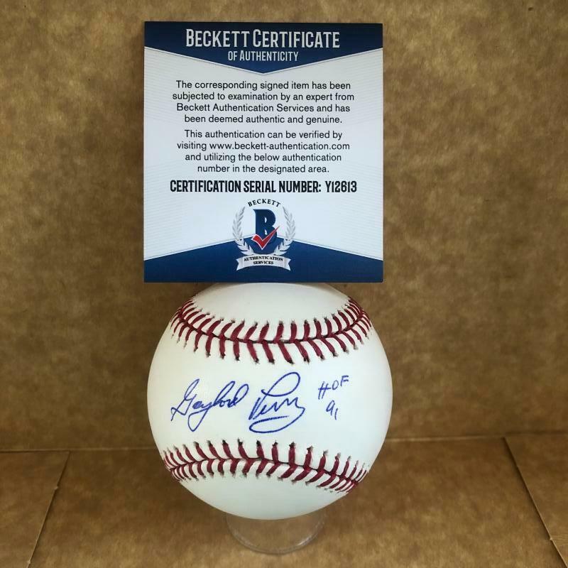 GAYLORD PERRY HOF 91 GIANTS/YANKEES/BRAVES SIGNED M.L. BASEBALL BECKETT Y12613