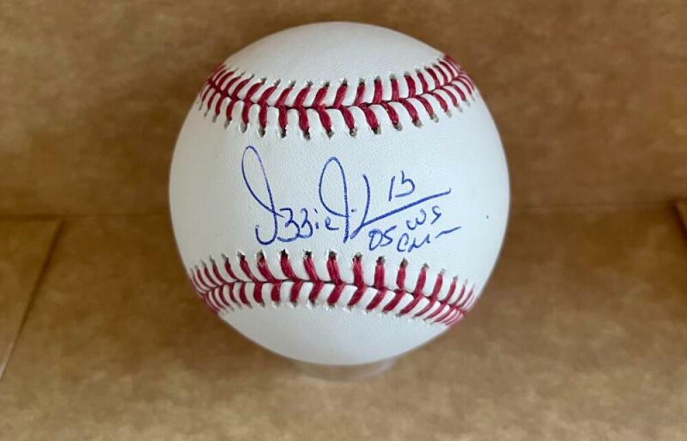 OZZIE GUILLEN CHICAGO WHITE SOX 05 WS CHAMPS SIGNED M.L. BASEBALL BECKETT WITN