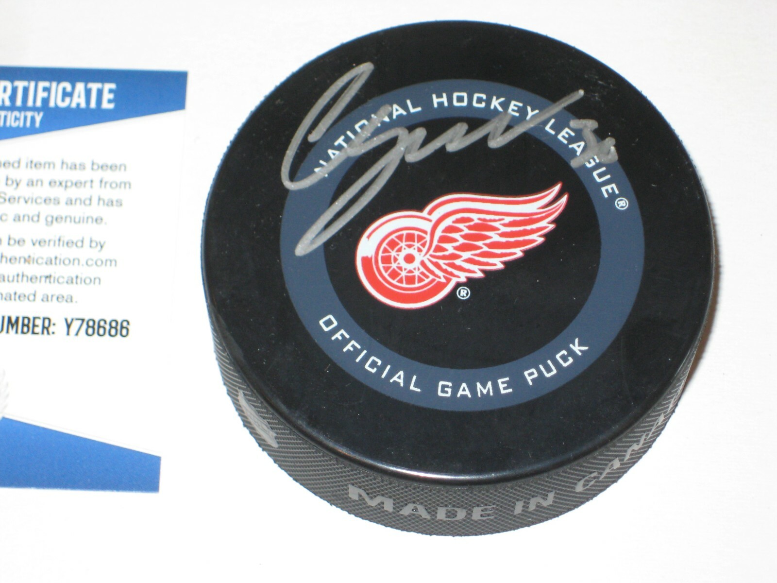 CHRIS OSGOOD Signed Detroit RED WINGS Official GAME Puck w/ Beckett COA