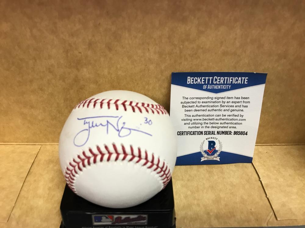 TYLER NAQUIN CINCINNATI REDS SIGNED M.L. BASEBALL BECKETT AUTH. B65604