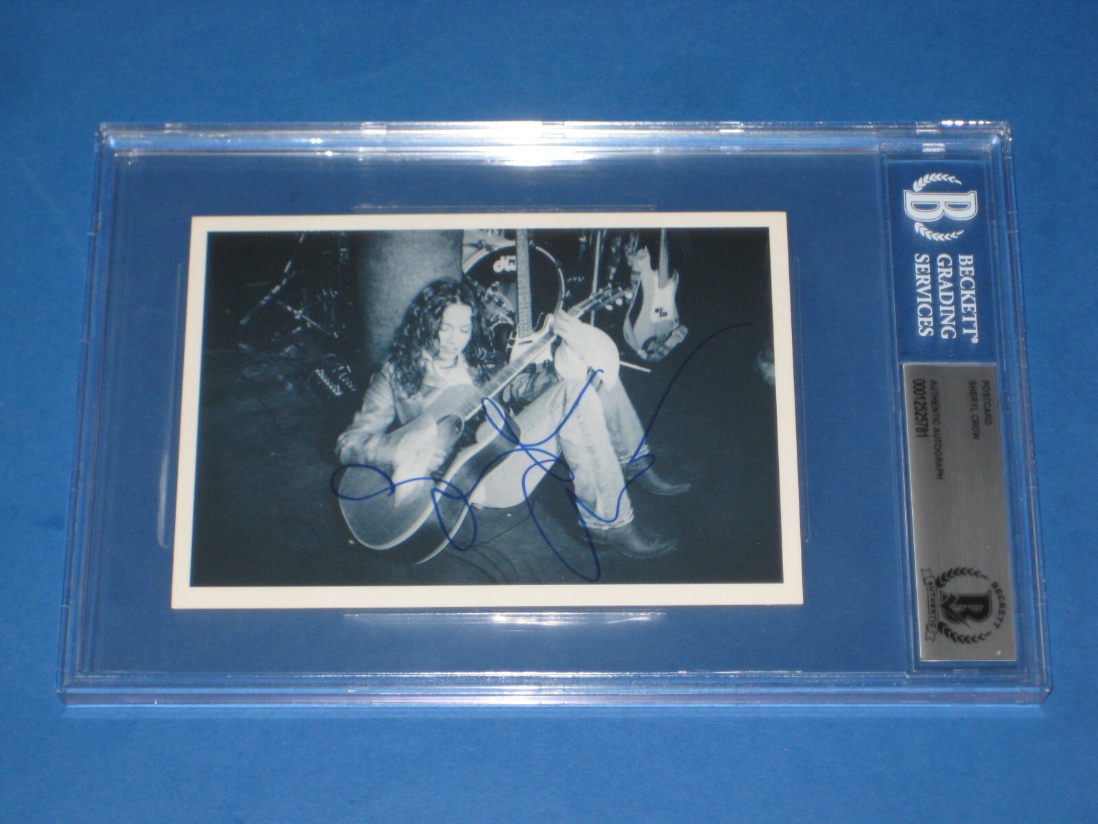 SHERYL CROW Signed LEAVING LAS VEGAS POSTCARD Beckett Authenticated & Encap