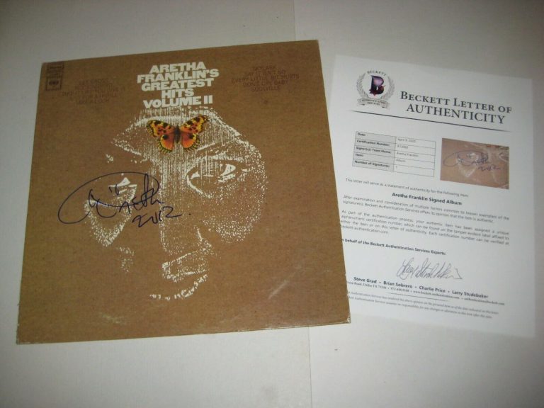 ARETHA FRANKLIN SIGNED GREATEST HITS VOL 2 COVER W/ BECKETT LOA COLLECTIBLE MEMORABILIA