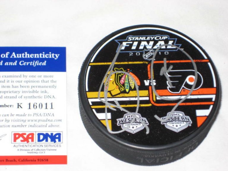 DAVE BOLLAND (BLACKHAWKS) SIGNED STANLEY CUP PUCK +PSA COLLECTIBLE MEMORABILIA