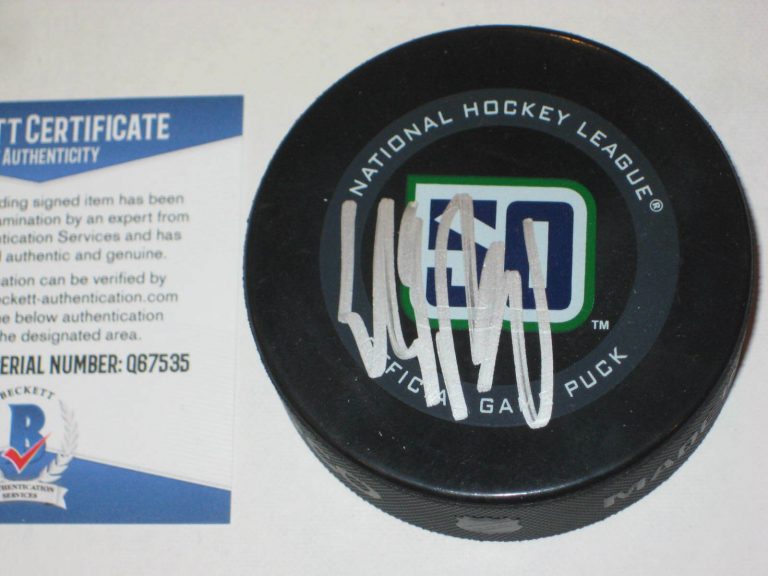 ELIAS PETTERSSON SIGNED CANUCKS 50TH ANNIV. OFFICIAL GAME PUCK W/ BECKETT COA COLLECTIBLE MEMORABILIA