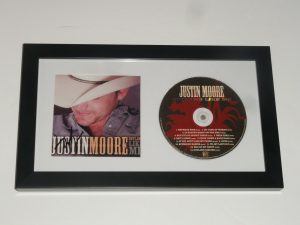 JUSTIN MOORE SIGNED FRAMED “OUTLAWS LIKE ME” CD COUNTRY STAR PROOF COLLECTIBLE MEMORABILIA