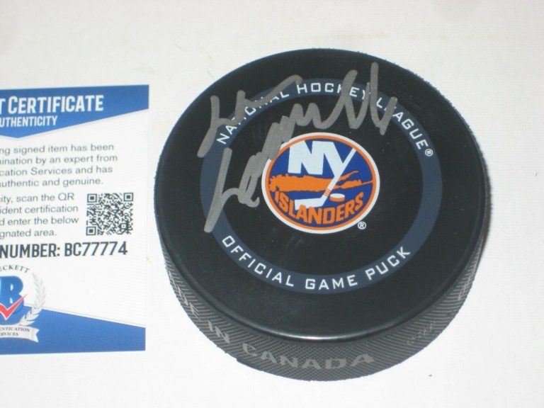 LOU LAMORIELLO SIGNED NEW YORK ISLANDERS OFFICIAL GAME PUCK W/ BECKETT COA COLLECTIBLE MEMORABILIA
