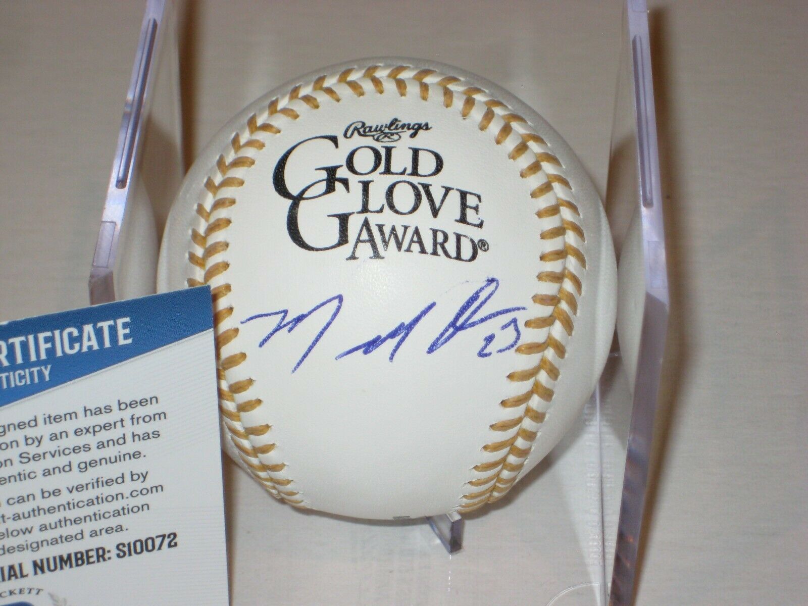 MARCELL OZUNA (Braves) Signed Official GOLD GLOVE Baseball w/ Beckett ...