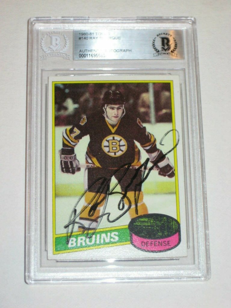 RAY BOURQUE (BRUINS) SIGNED 1980-81 TOPPS CARD #140 BECKETT AUTHENTICATED COLLECTIBLE MEMORABILIA