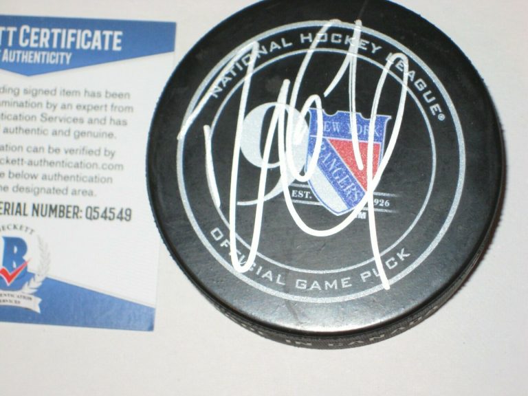 RICK NASH SIGNED NY RANGERS 90TH OFFICIAL GAME PUCK W/ BECKETT COA COLLECTIBLE MEMORABILIA