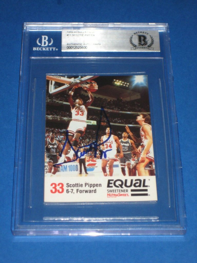 SCOTTIE PIPPEN (BULLS) SIGNED 1989-90 TOPPS CARD #11 BECKETT AUTHENTICATED COLLECTIBLE MEMORABILIA