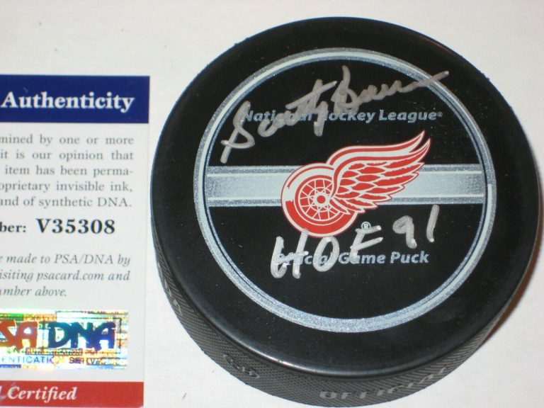 SCOTTY BOWMAN SIGNED DETROIT RED WINGS OFFICIAL GAME PUCK W/ PSA COA & HOF INSCR COLLECTIBLE MEMORABILIA