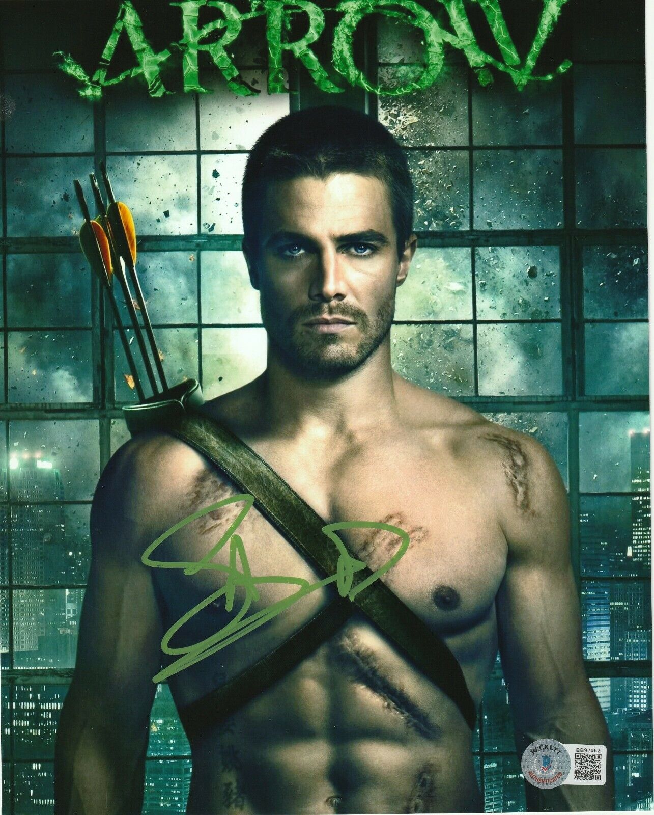 STEPHEN AMELL Signed ARROW 8x10 PHOTO w/ Beckett COA (BAS) | Autographia