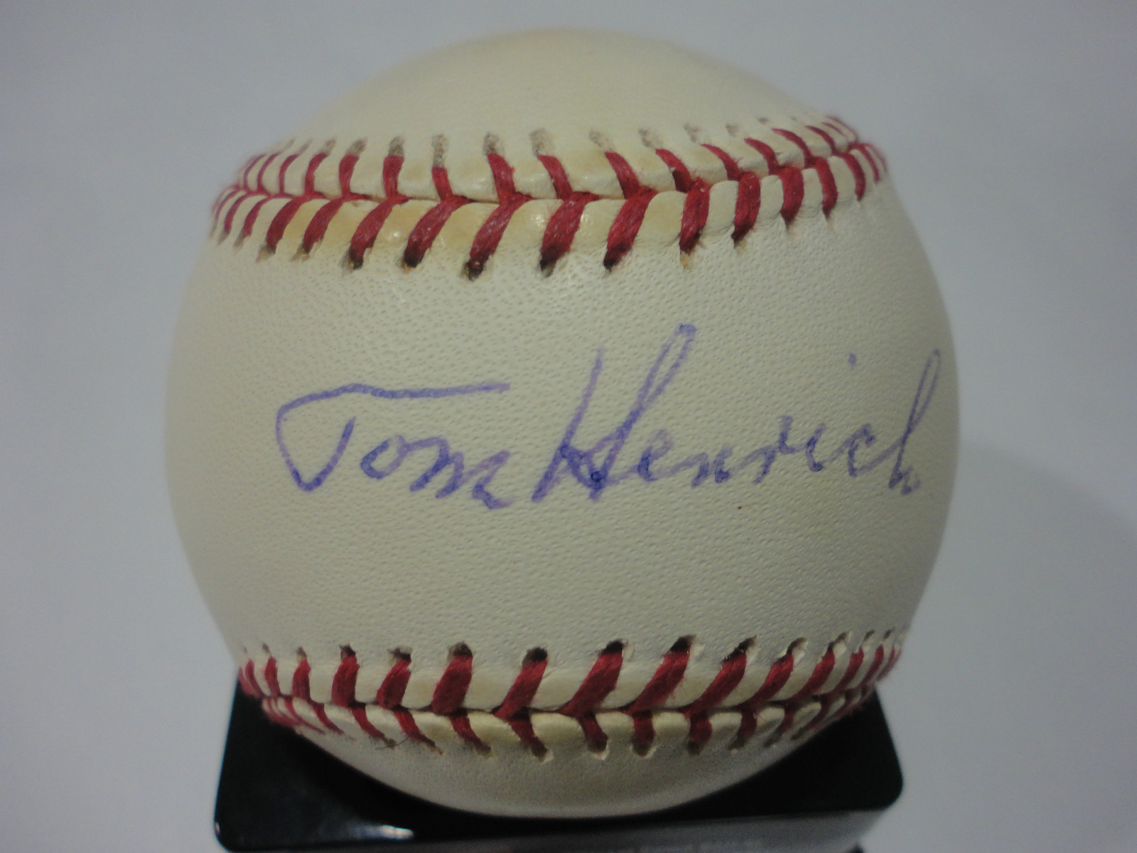 TOM HENRICH RIP YANKEES SIGNED AUTOGRAPHED A.L. BASEBALL PSA STICKER #1A67166