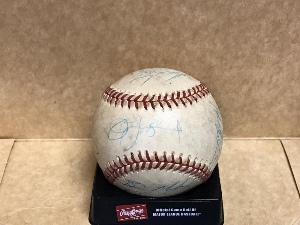 JIM LEYLAND MARLINS INCLUDES LIVAN HERNANDEZ,CANGELOSI,MANTEI,POWELL FEW OTHERS