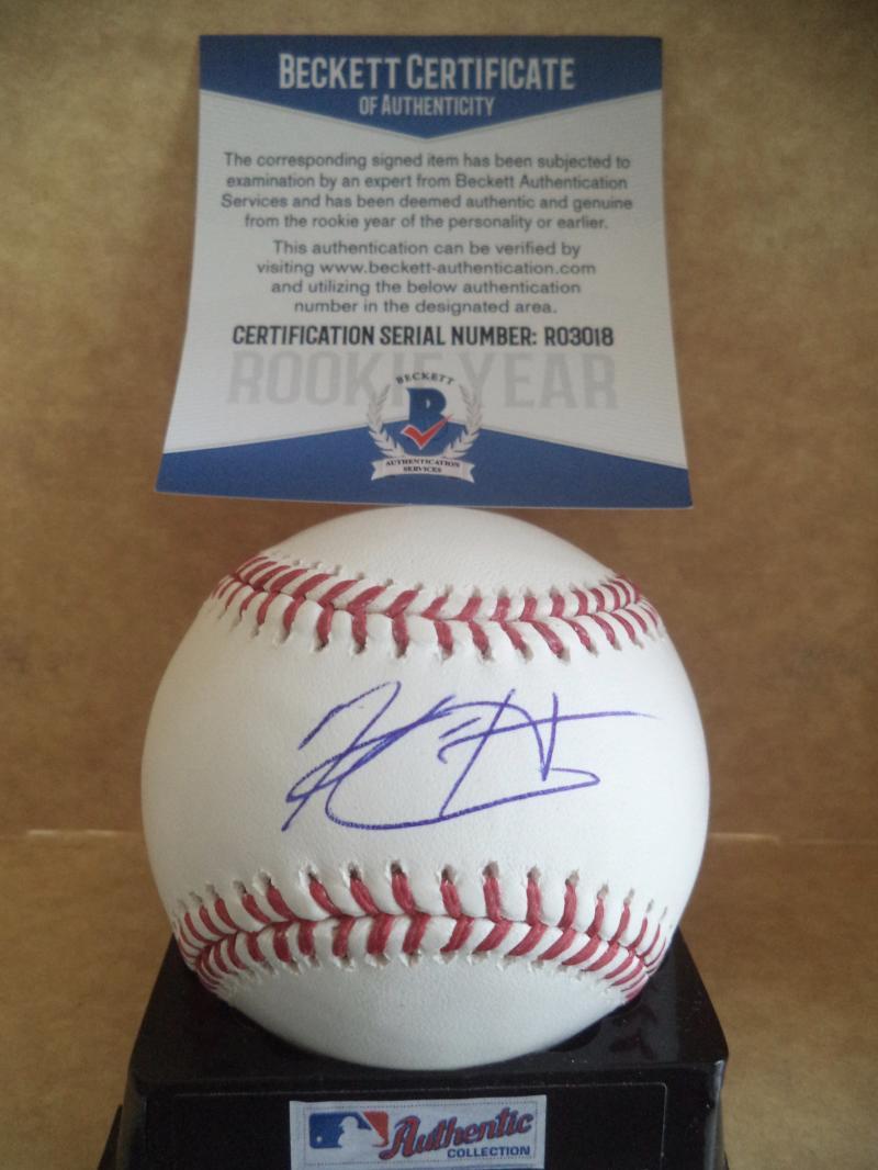 KYLE HOLDER NEW YORK YANKEES ROOKIE YEAR SIGNED ML BASEBALL BECKETT R03018