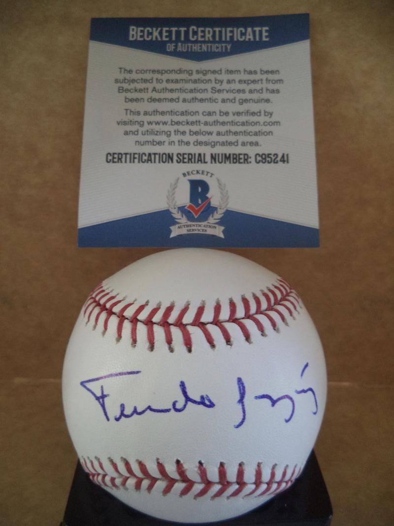 FERNANDO GONZALEZ NEW YORK YANKEES SIGNED AUTOGRAPH BASEBALL BECKETT C95241
