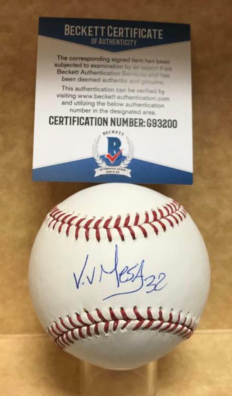 VICTOR VICTOR MESA MIAMI MARLINS SIGNED M.L. BASEBALL BECKETT G93200